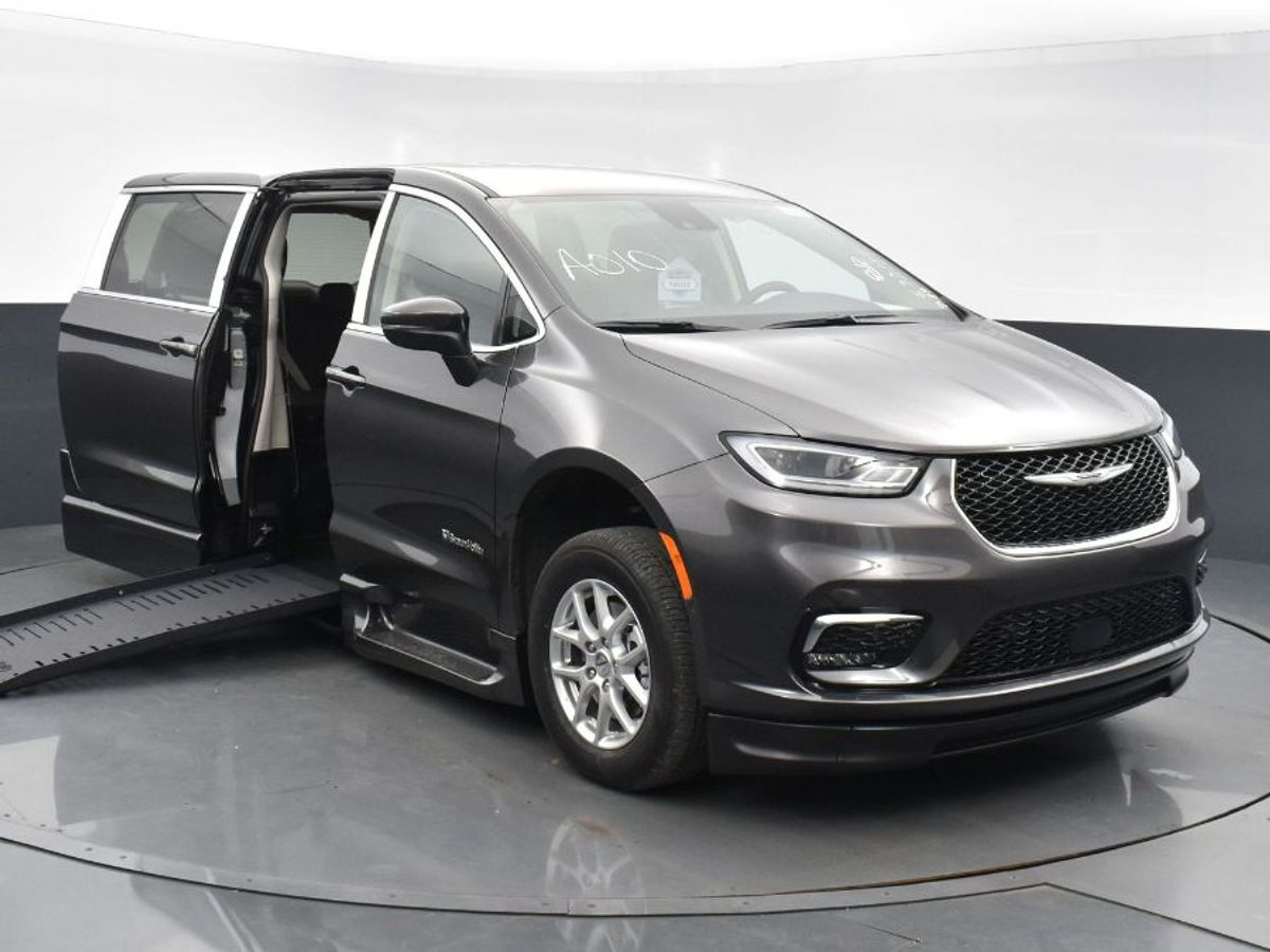 Grey Chrysler Pacifica image number 6