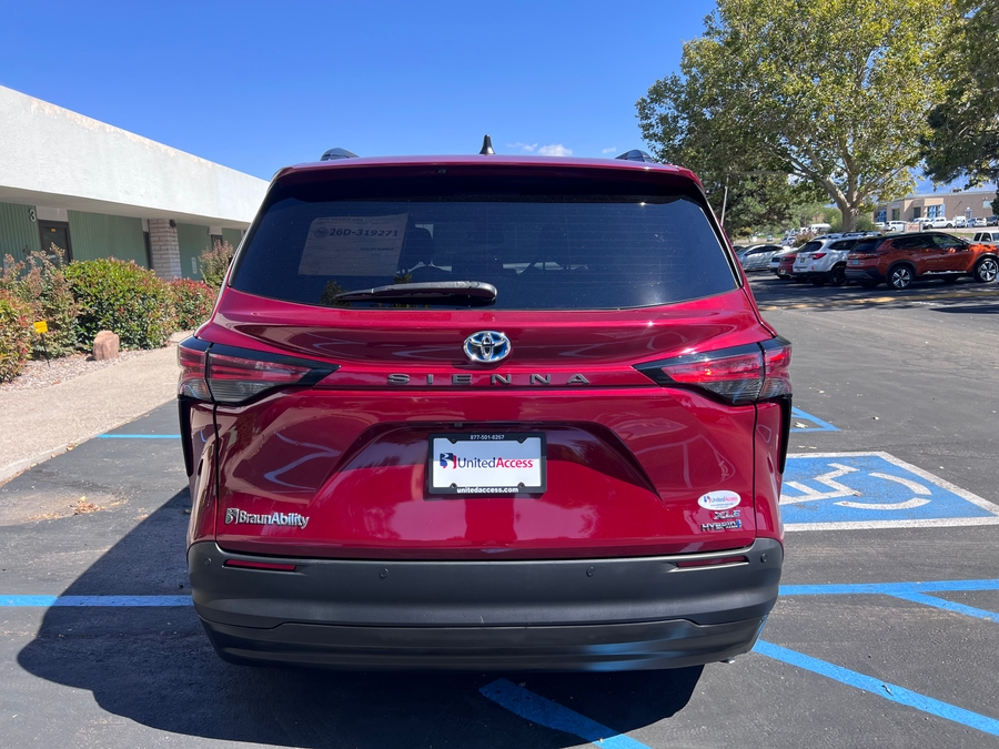 Used 2021 Toyota Sienna Hybrid XLE Plus - BraunAbility Side Entry Fold Out Automatic Ramp