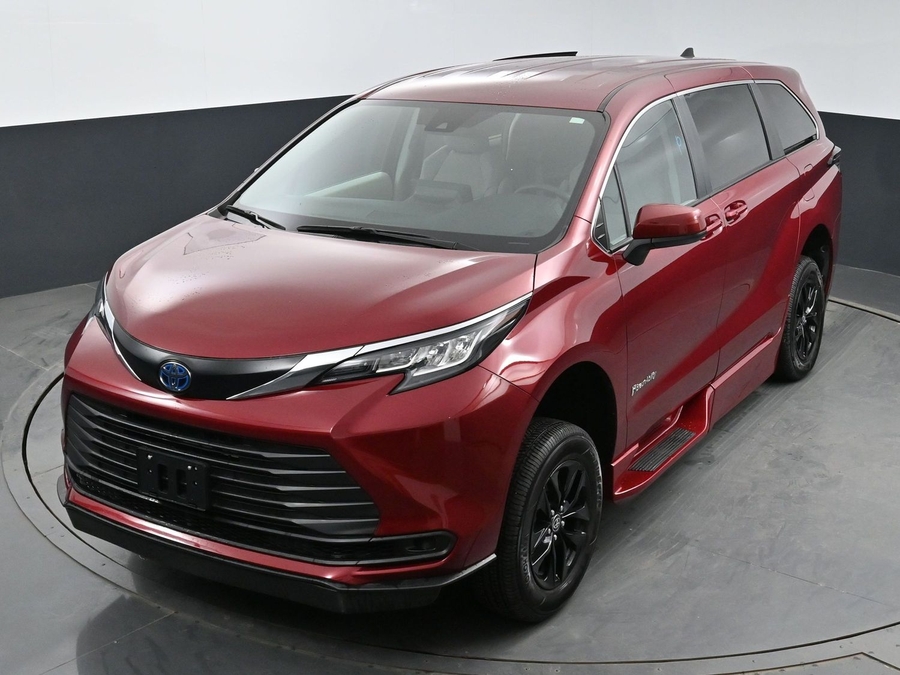 Used 2023 Toyota Sienna Hybrid LE - BraunAbility Side Entry Entry Fold Out Automatic Ramp