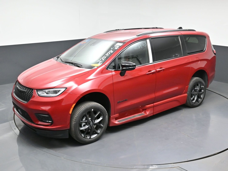 New 2026 Chrysler Pacifica Select Sport - BraunAbility Side Entry Fold Out Automatic Ramp