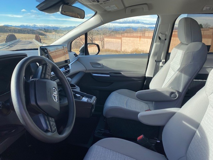 Used 2024 Toyota Sienna Hybrid LE - BraunAbility Side Entry Entry Fold Out Automatic Ramp