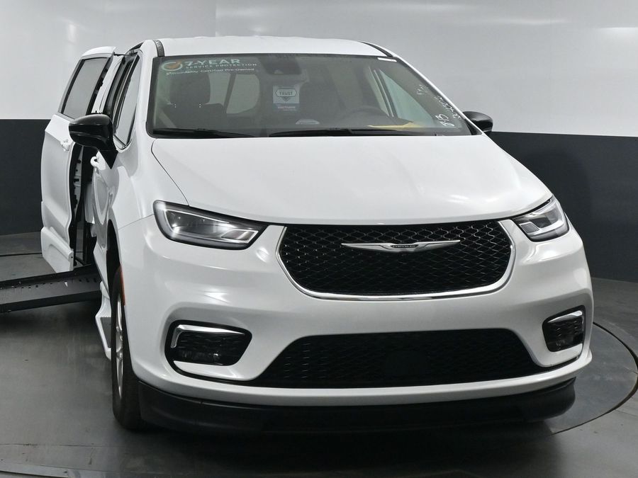 Used 2024 Chrysler Pacifica Touring L - BraunAbility Side Entry Entry Fold Out Automatic Ramp