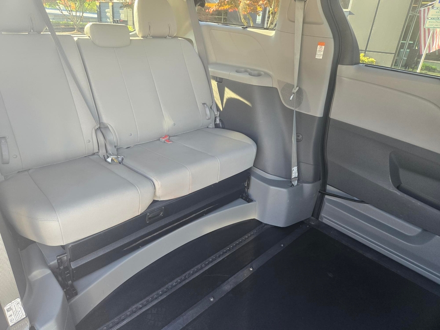 Used 2020 Toyota Sienna XLE - BraunAbility Side Entry Entry In Floor Automatic Ramp