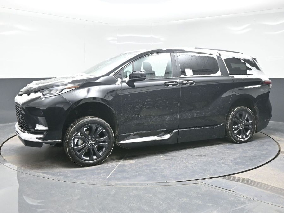 Black Toyota Sienna image number 2