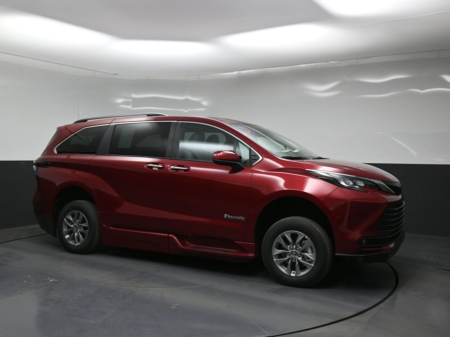 New 2026 Toyota Sienna Hybrid XLE Base - BraunAbility Side Entry In Floor Automatic Ramp