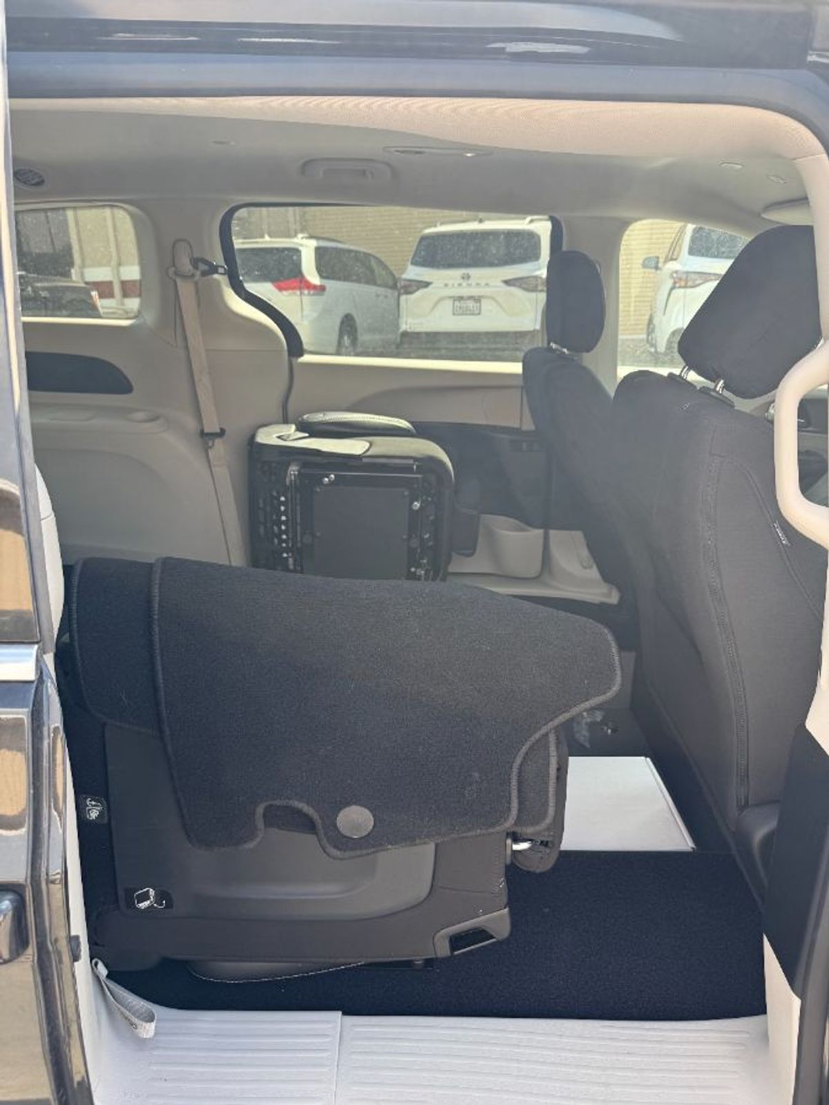 2024 CHRYSLER VOYAGER - Image 10