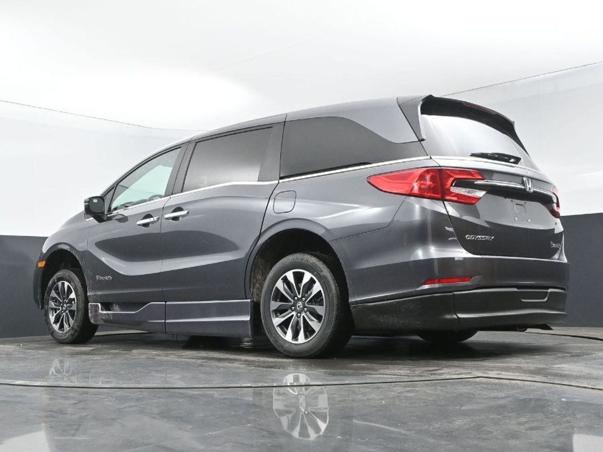 Grey Honda Odyssey image number 11