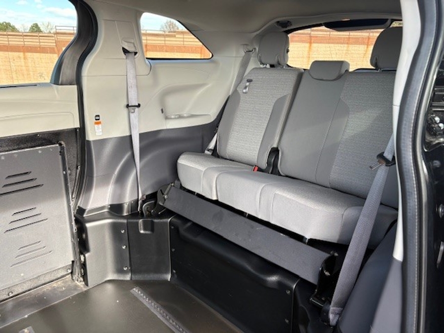 Used 2024 Toyota Sienna Hybrid LE - BraunAbility Side Entry Entry Fold Out Automatic Ramp