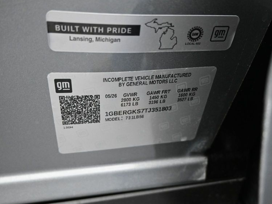Grey Chevrolet Traverse image number 8
