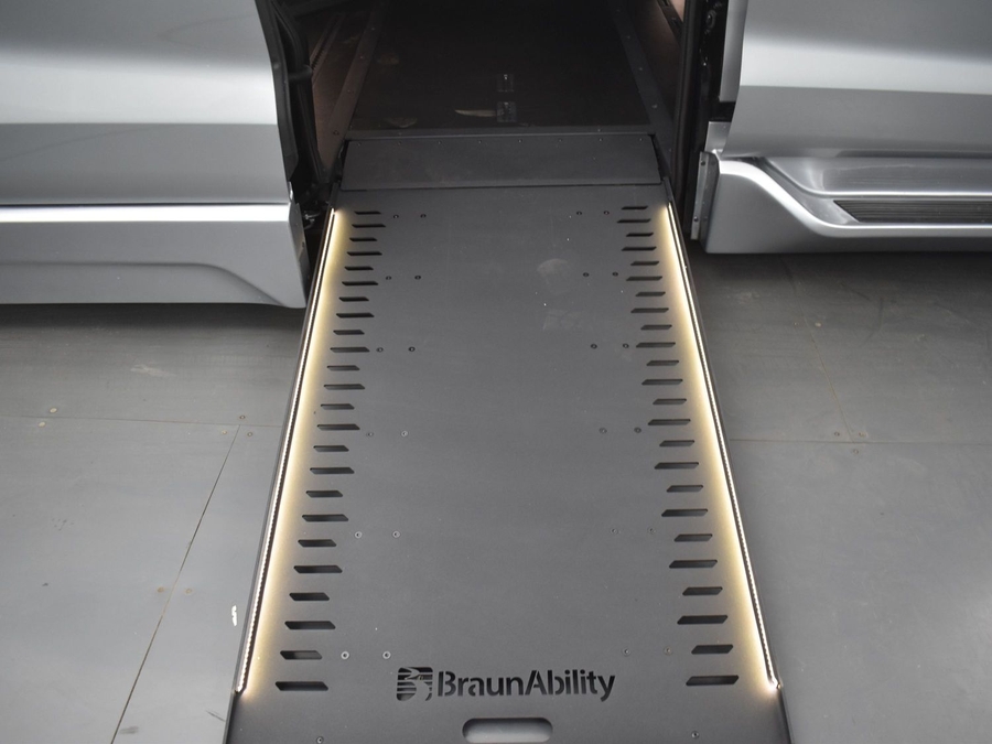 New 2025 Toyota Sienna Hybrid XLE Base - BraunAbility Side Entry Entry In Floor Automatic Ramp