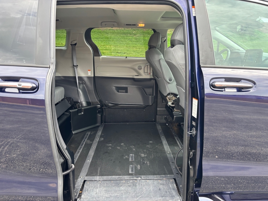 Used 2023 Toyota Sienna Hybrid XLE - BraunAbility Side Entry In Floor Automatic Ramp