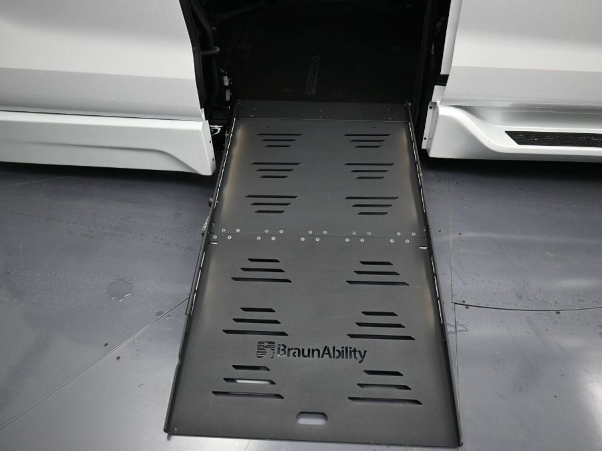 2025 TOYOTA SIENNA - Image 10