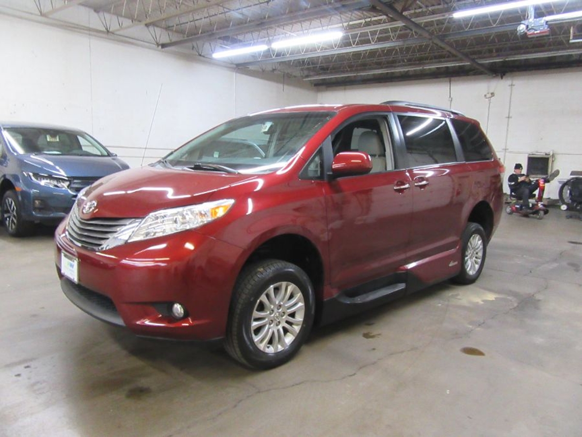 2014 TOYOTA SIENNA - Image 13