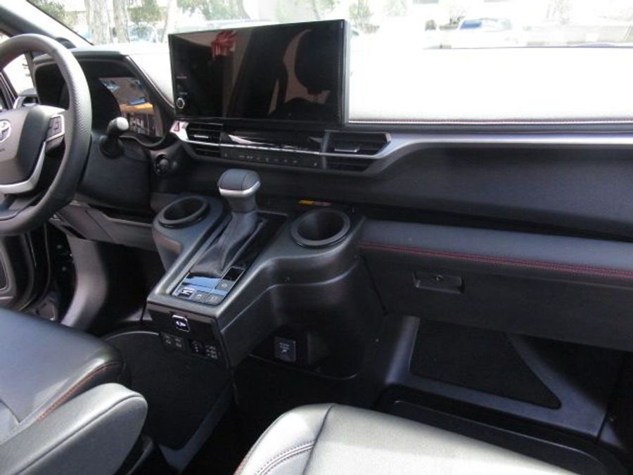 New 2025 Toyota Sienna Hybrid XSE Sport - BraunAbility Side Entry Entry Fold Out Automatic Ramp