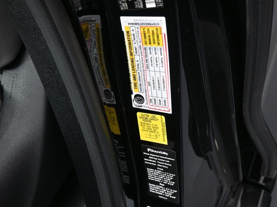 Black Toyota Sienna image number 13