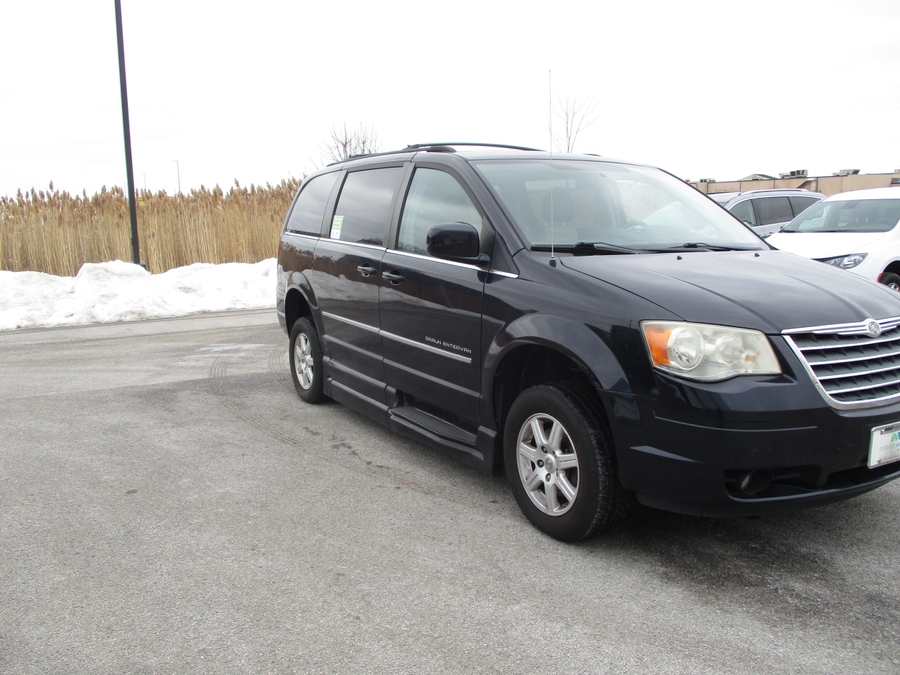 2010 CHRYSLER TOWN AND COUNTRY - Image 9