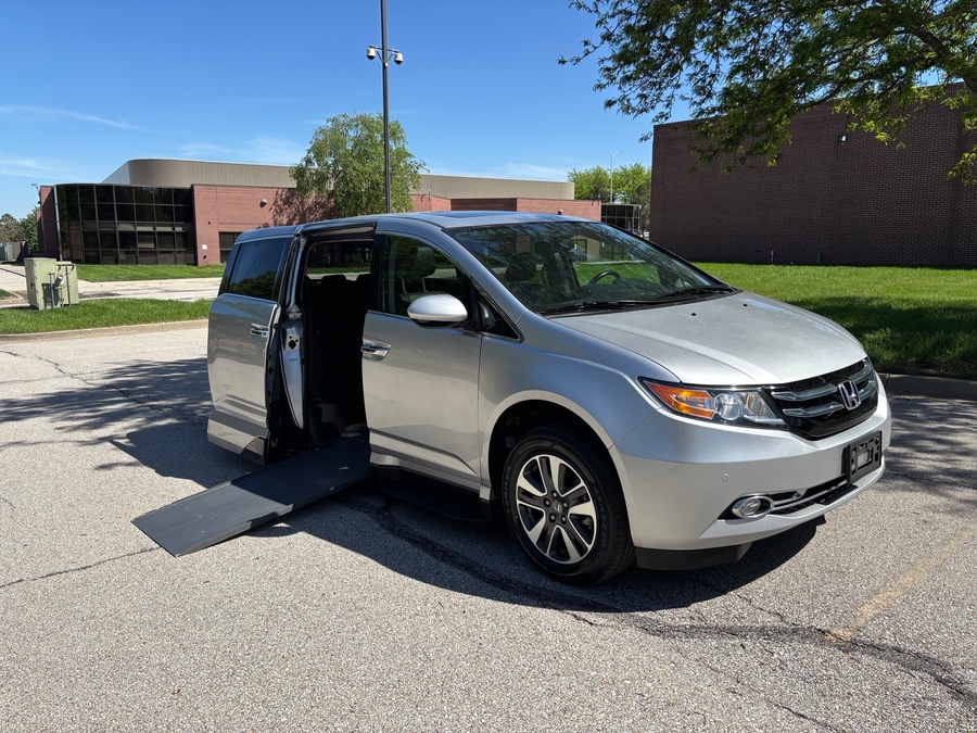 Used 2015 Honda Odyssey Touring Elite - VMI Side Entry Entry In Floor Automatic Ramp