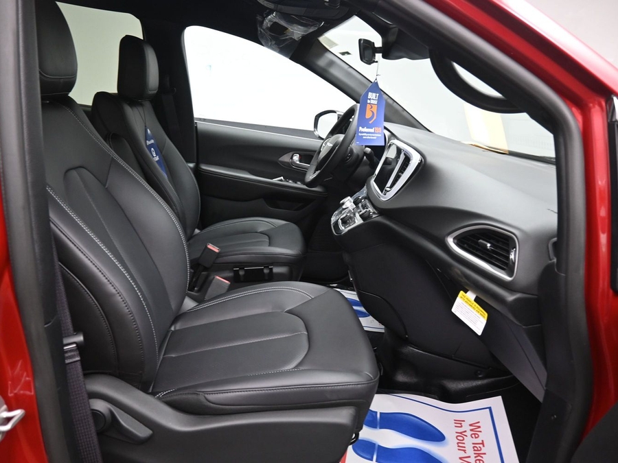 New 2026 Chrysler Voyager LX - BraunAbility Side Entry Fold Out Automatic Ramp
