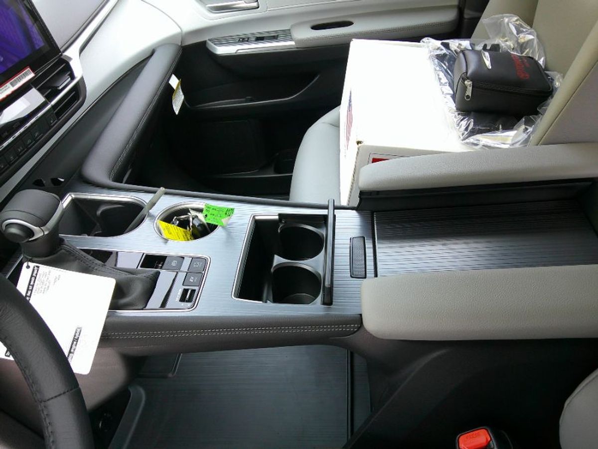 2025 TOYOTA SIENNA - Image 17