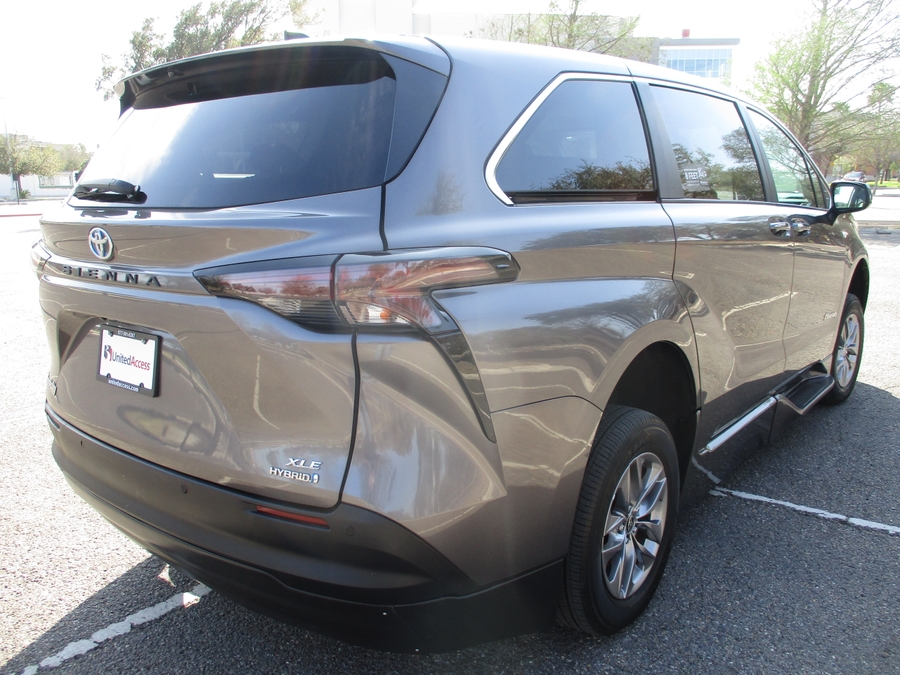Used 2023 Toyota Sienna Hybrid XLE Base - BraunAbility Side Entry Entry In Floor Automatic Ramp