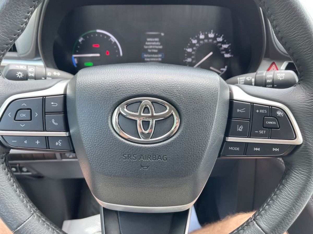 Black Toyota Sienna image number 14