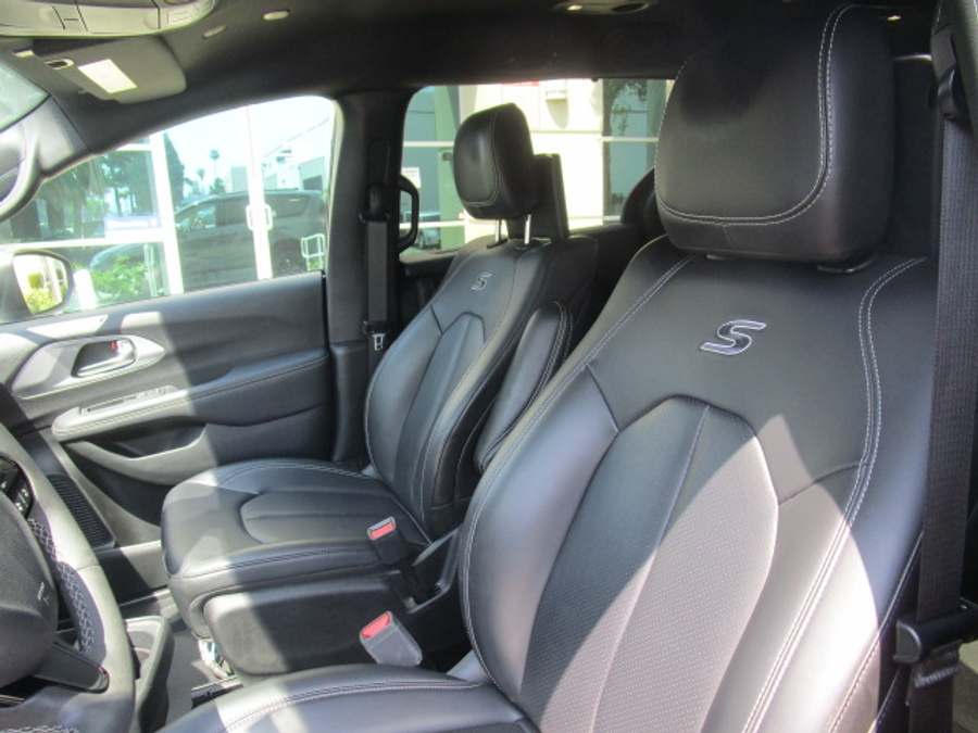 Used 2023 Chrysler Pacifica Touring L - VMI Side Entry Entry In Floor Automatic Ramp