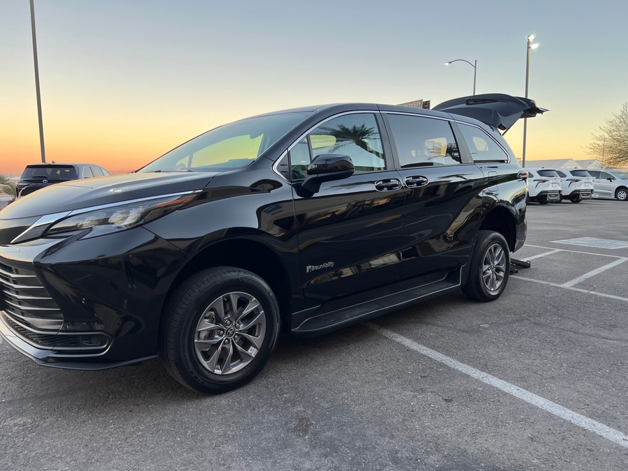 Used 2024 Toyota Sienna Hybrid LE - BraunAbility Rear Entry Entry Fold Out Manual Ramp