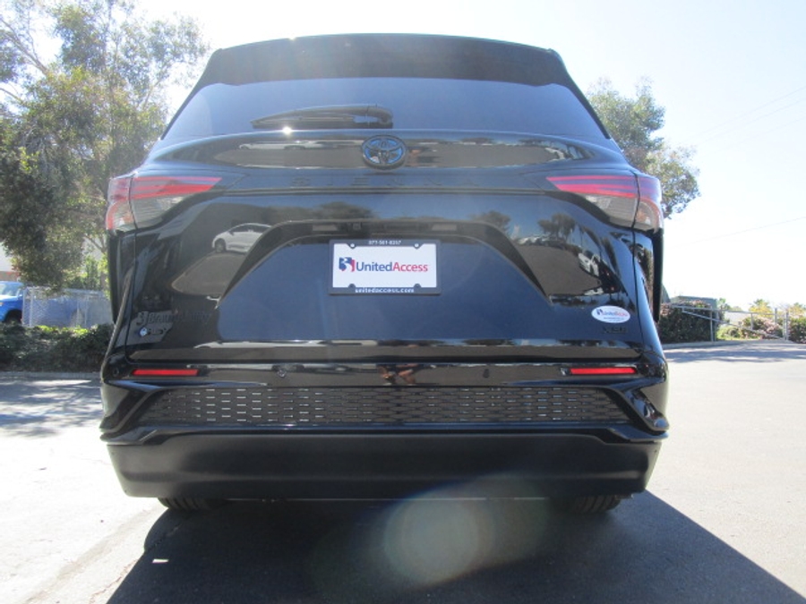 New 2025 Toyota Sienna Hybrid XSE Sport - BraunAbility Side Entry Entry Fold Out Automatic Ramp