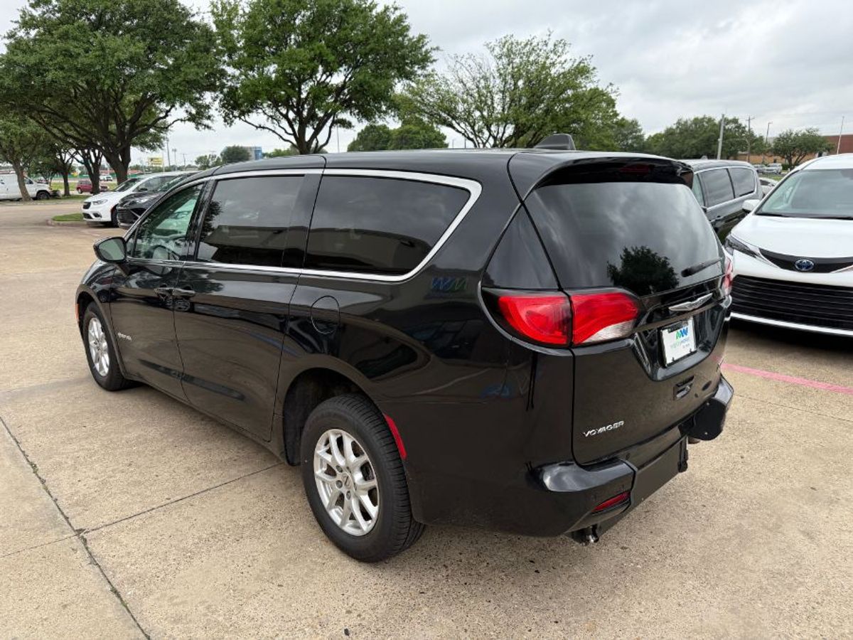 Chrysler Voyager negro imagen número 3