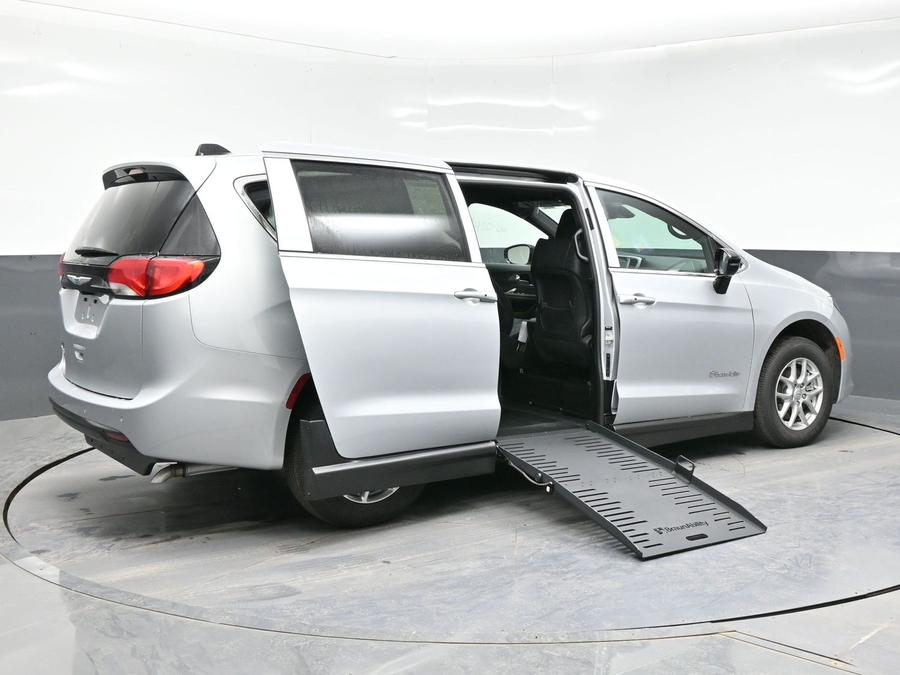 New 2026 Chrysler Voyager LX - BraunAbility Side Entry Entry Fold Out Manual Ramp