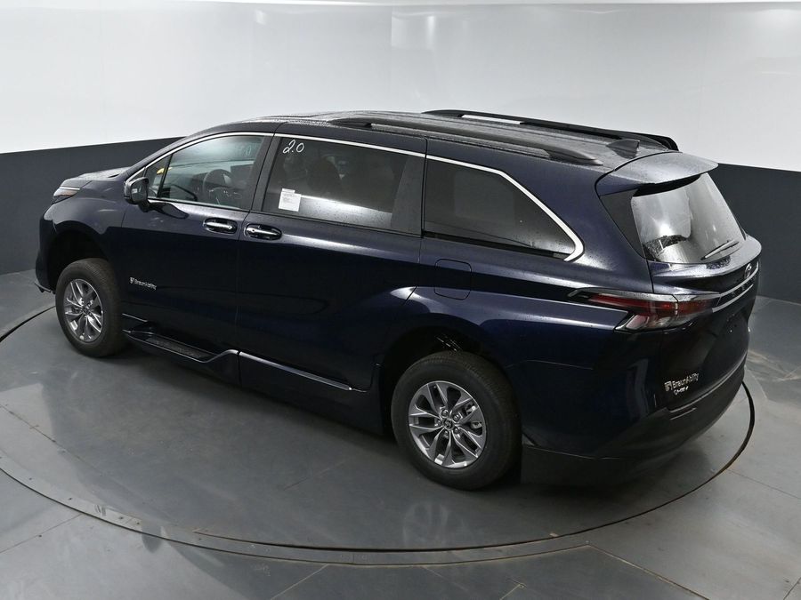 New 2025 Toyota Sienna Hybrid XLE Plus - BraunAbility Side Entry Entry Fold Out Automatic Ramp
