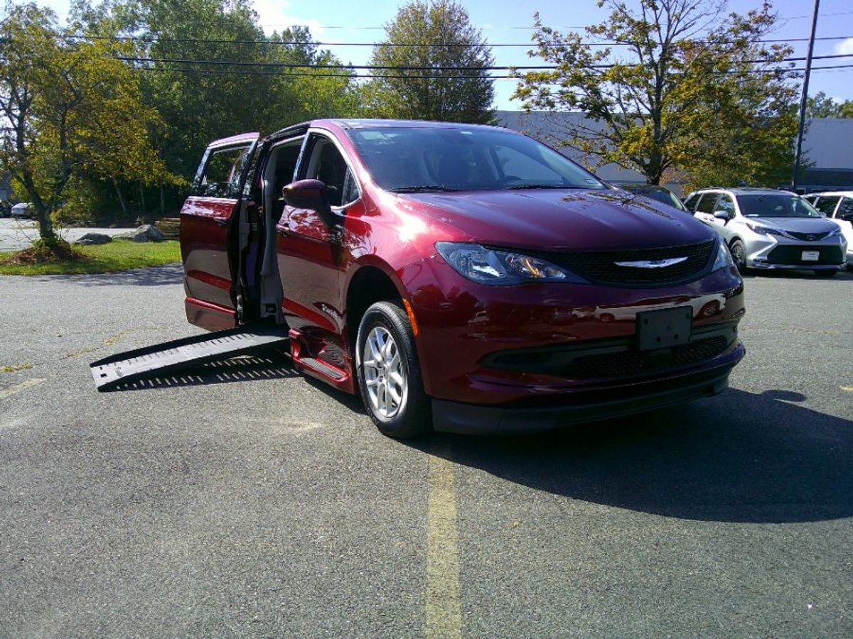 2023 CHRYSLER VOYAGER - Image 2