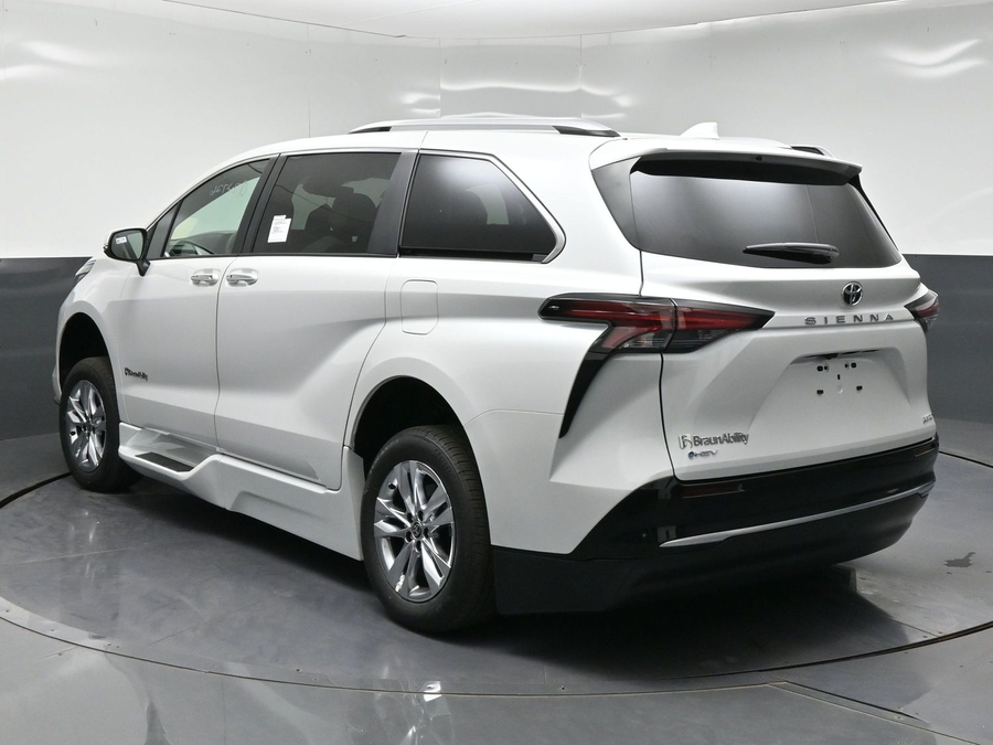 New 2026 Toyota Sienna Hybrid Limited - BraunAbility Side Entry Fold Out Automatic Ramp