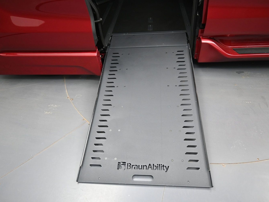 New 2026 Toyota Sienna Hybrid XLE Add - BraunAbility Side Entry In Floor Automatic Ramp