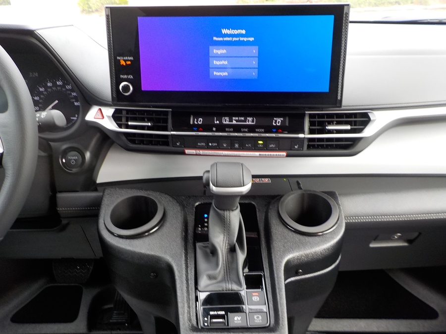 Blue Toyota Sienna image number 34