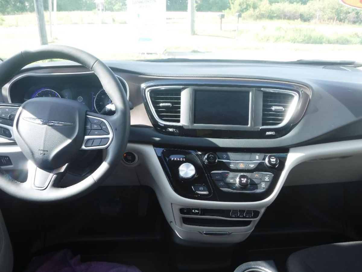 2023 CHRYSLER VOYAGER - Image 9