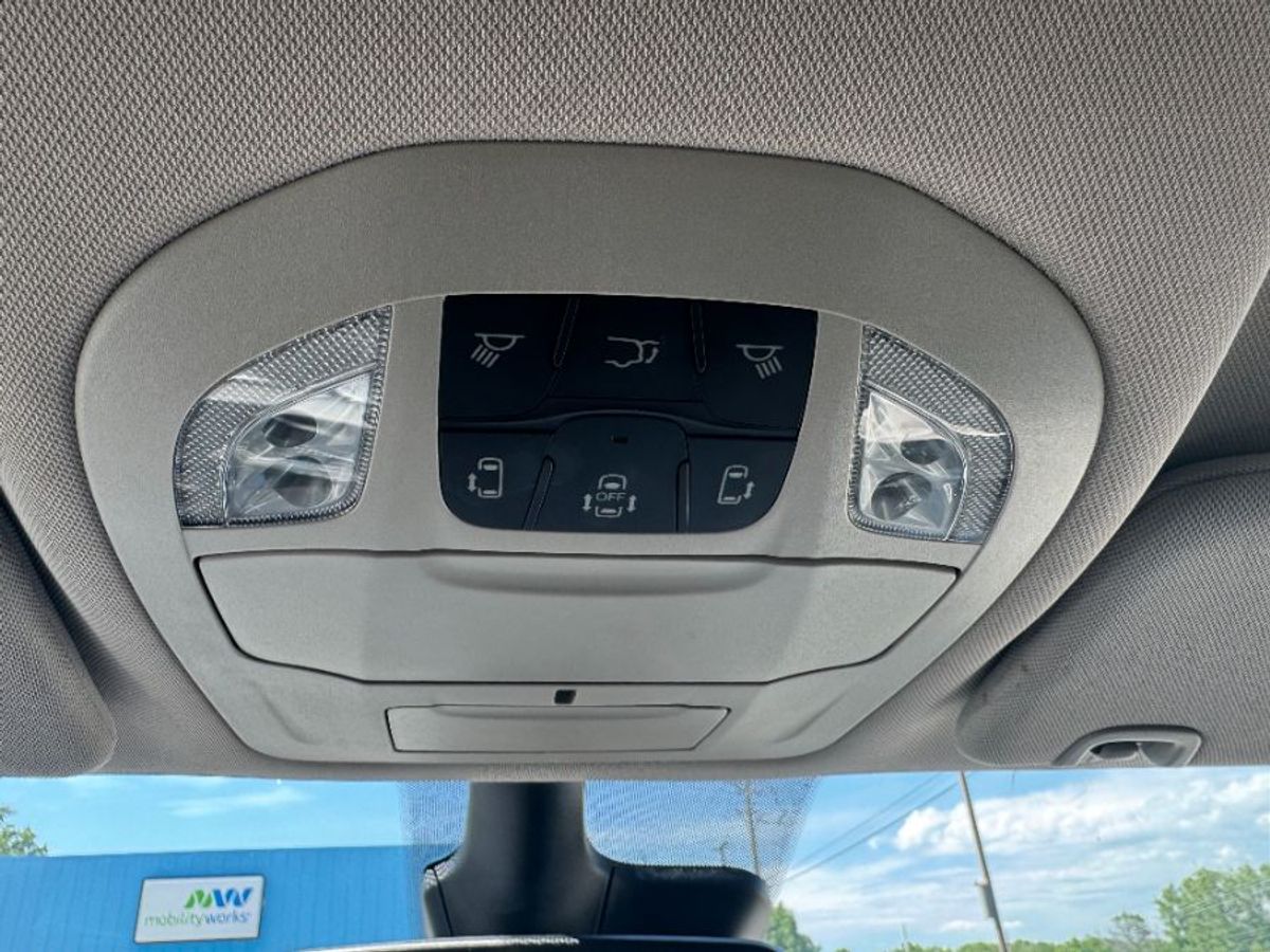 2023 CHRYSLER PACIFICA - Image 10