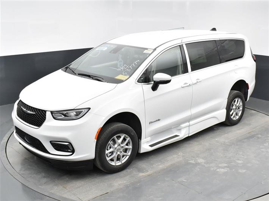 Used 2024 Chrysler Pacifica Touring L - BraunAbility Side Entry In Floor Automatic Ramp