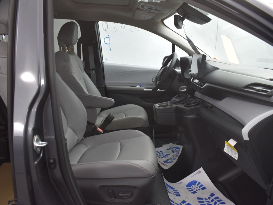 New 2025 Toyota Sienna Hybrid XLE Plus - BraunAbility Side Entry Entry Fold Out Automatic Ramp