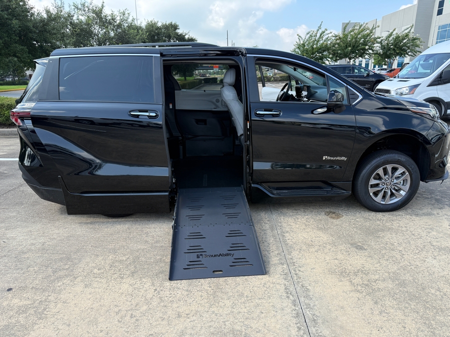 Black Toyota Sienna image number 8