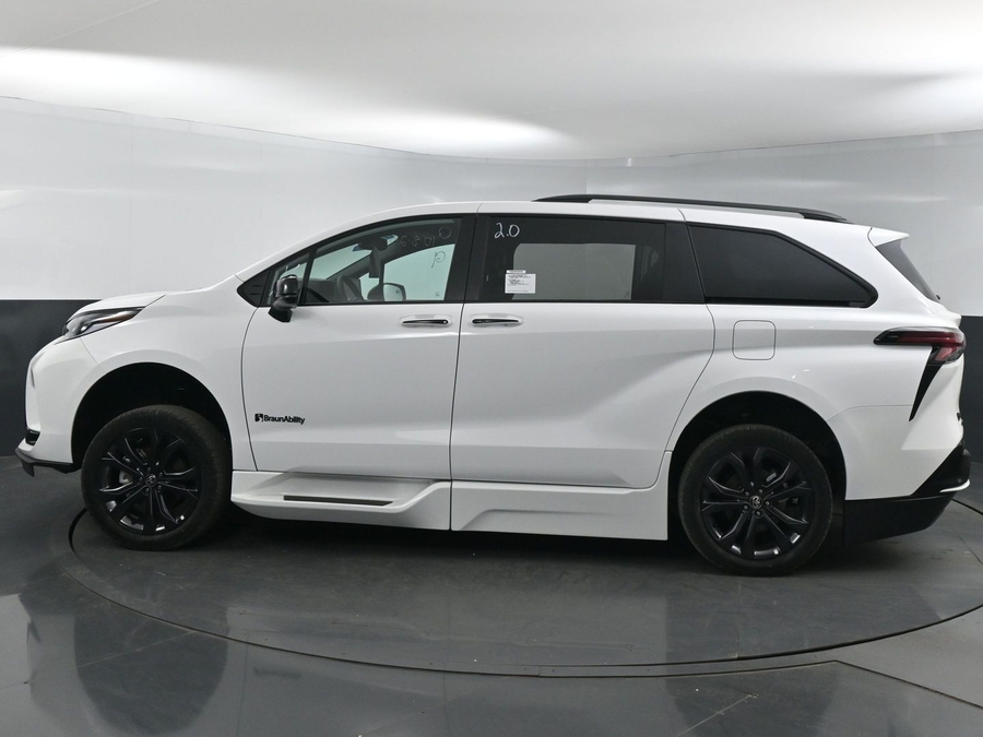 New 2025 Toyota Sienna Hybrid XSE - BraunAbility Side Entry Entry In Floor Automatic Ramp
