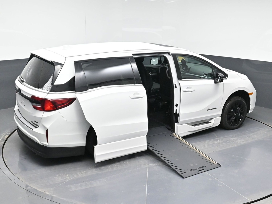 New 2026 Honda Odyssey Sport - BraunAbility Side Entry In Floor Automatic Ramp
