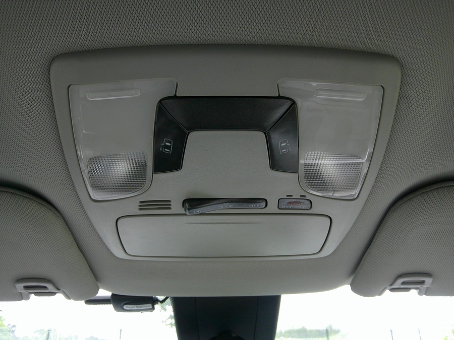 Black Toyota Sienna image number 14