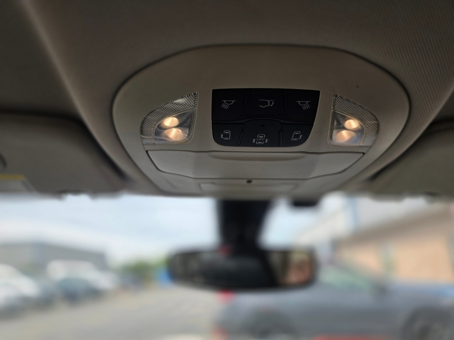 Silver Chrysler Pacifica image number 13