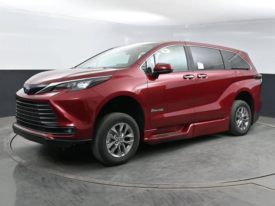 New 2026 Toyota Sienna Hybrid XLE Base - BraunAbility Side Entry Entry Fold Out Automatic Ramp