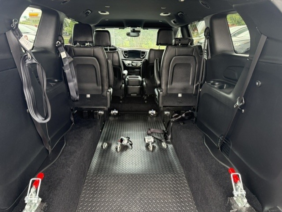 2026 Chrysler Pacifica Select - Photo 9