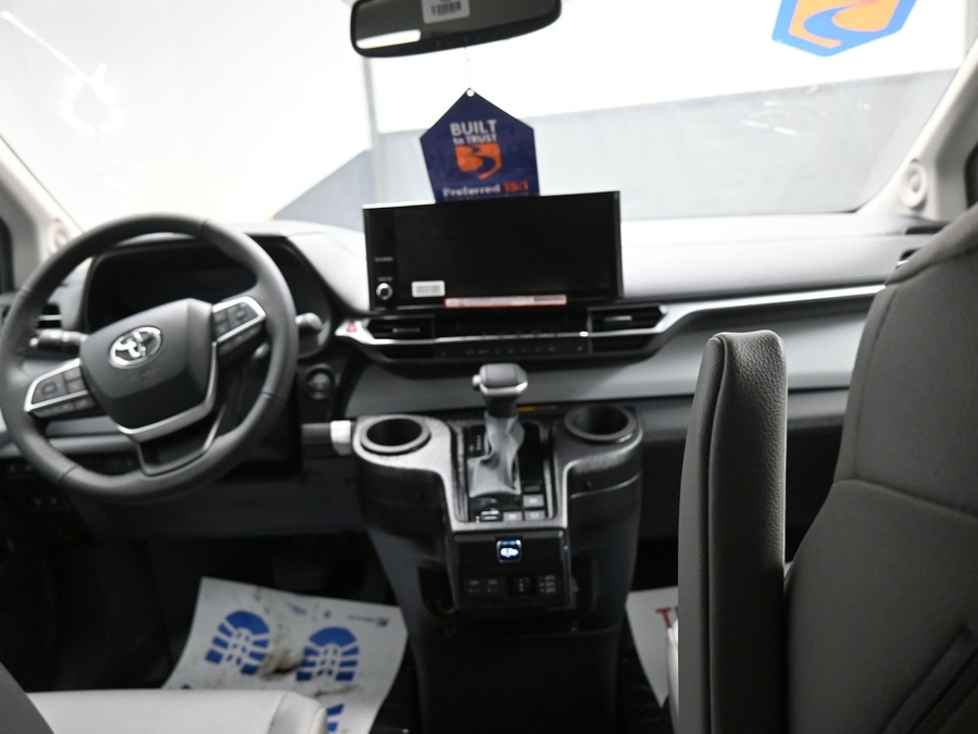 New 2025 Toyota Sienna Hybrid XLE Plus - BraunAbility Side Entry Entry Fold Out Automatic Ramp