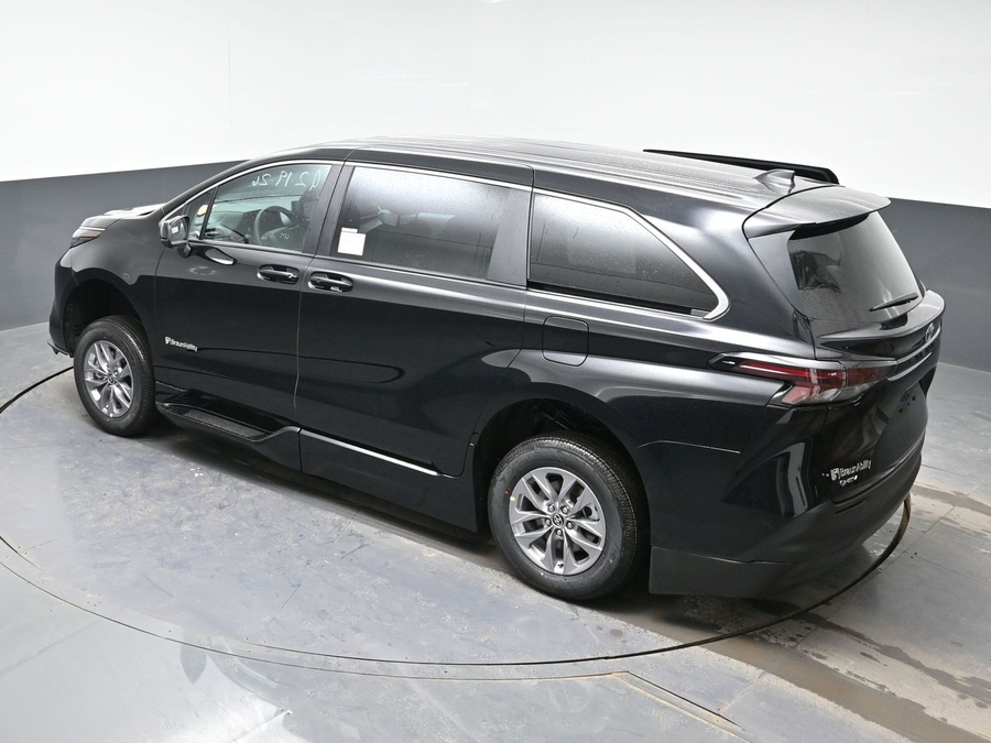 Black Toyota Sienna image number 24