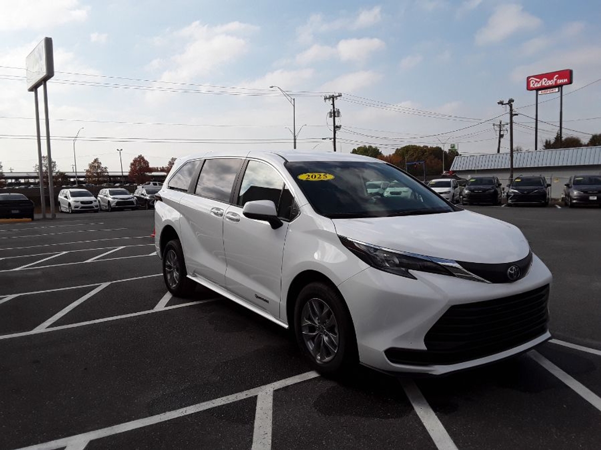 2025 TOYOTA SIENNA - Image 6