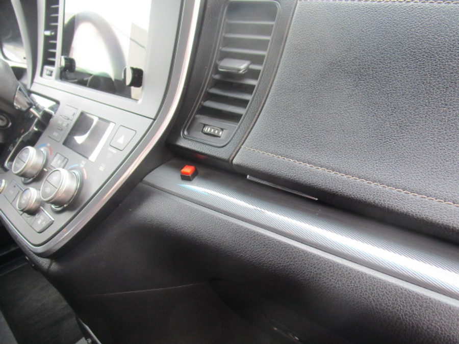 Used 2016 Toyota Sienna SE - BraunAbility Side Entry Entry Fold Out Automatic Ramp